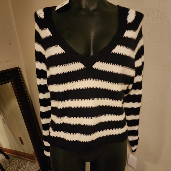 Wildfox Black White Striped V-Neck Long-Sleeve Sweater Top Size XS Org $259 - Picture 2 of 4
